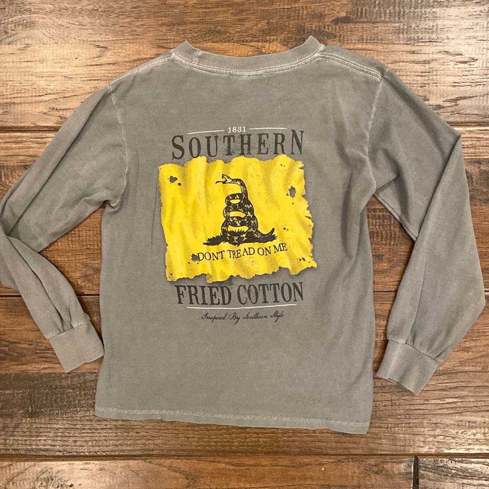 Southern Fried Cotton DON’T TREAD ON ME - GRAY SIZE SMALL L/S Top. Well worn.
